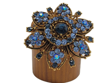 Load image into Gallery viewer, Beautiful Blue Rhinestone Brooch
