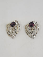 Load image into Gallery viewer, Beautiful Glass Pierced Earrings
