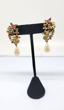 Load image into Gallery viewer, Vintage Avon Earrings
