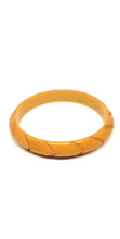 Load image into Gallery viewer, Beautiful Carved Bakelite Bangle
