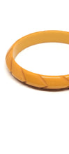 Load image into Gallery viewer, Beautiful Carved Bakelite Bangle
