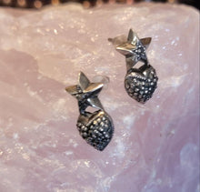 Load image into Gallery viewer, Vintage Star and Heart Earrings
